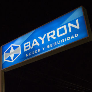 Bayron Redes y Seguridad